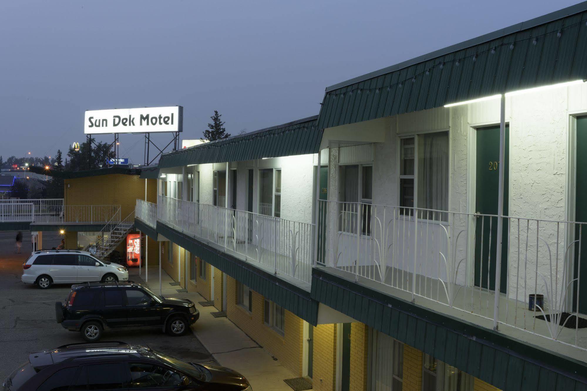 Sun-Dek Motel เมดิซีนแฮท ภายนอก รูปภาพ