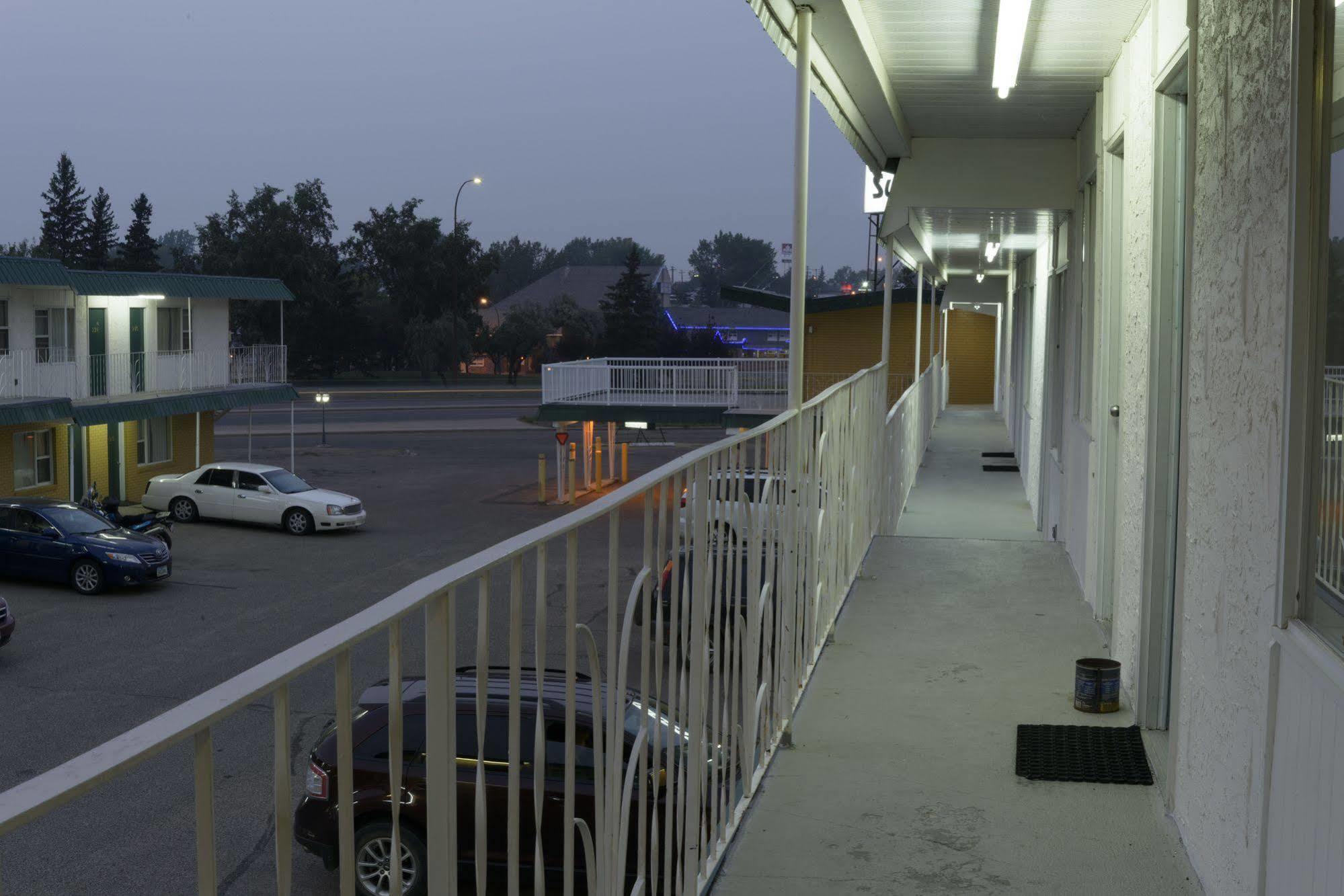 Sun-Dek Motel เมดิซีนแฮท ภายนอก รูปภาพ