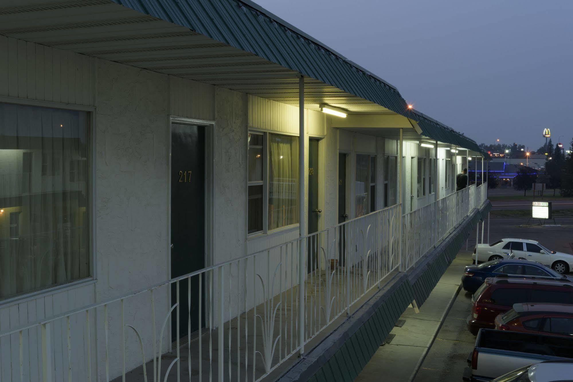 Sun-Dek Motel เมดิซีนแฮท ภายนอก รูปภาพ