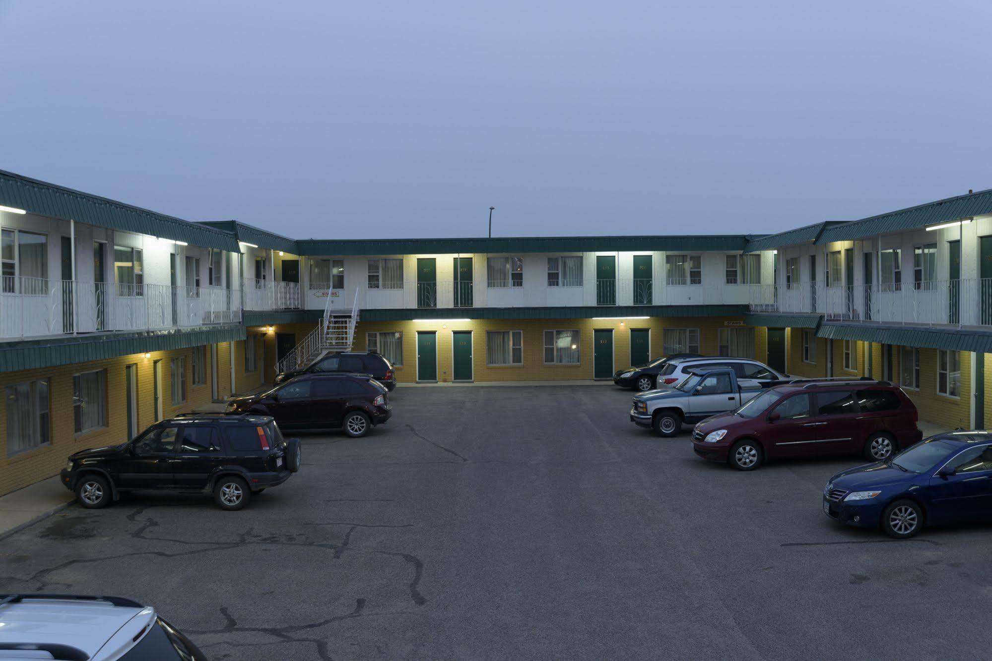 Sun-Dek Motel เมดิซีนแฮท ภายนอก รูปภาพ