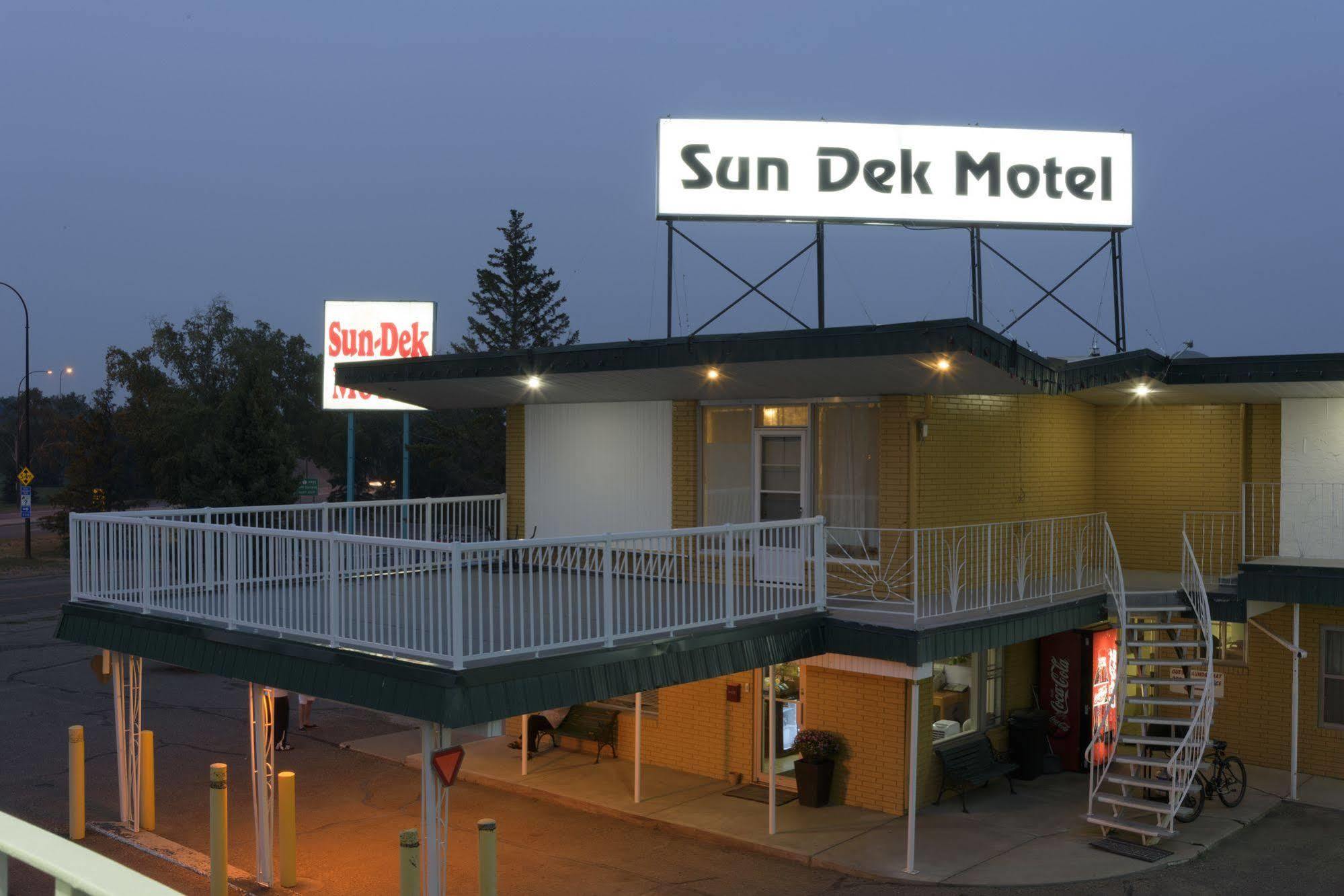 Sun-Dek Motel เมดิซีนแฮท ภายนอก รูปภาพ